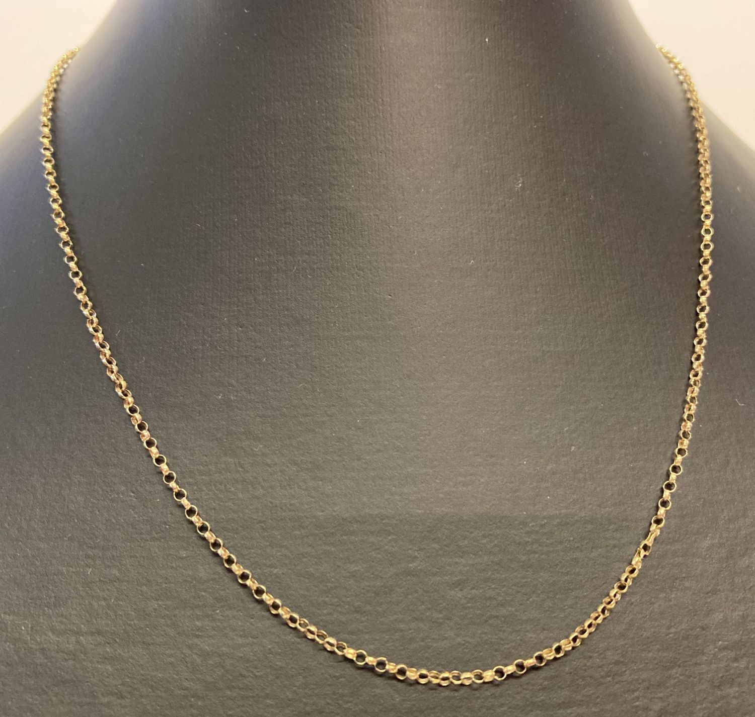 A 9ct gold 16 inch fine belcher chain with Spring style clasp.