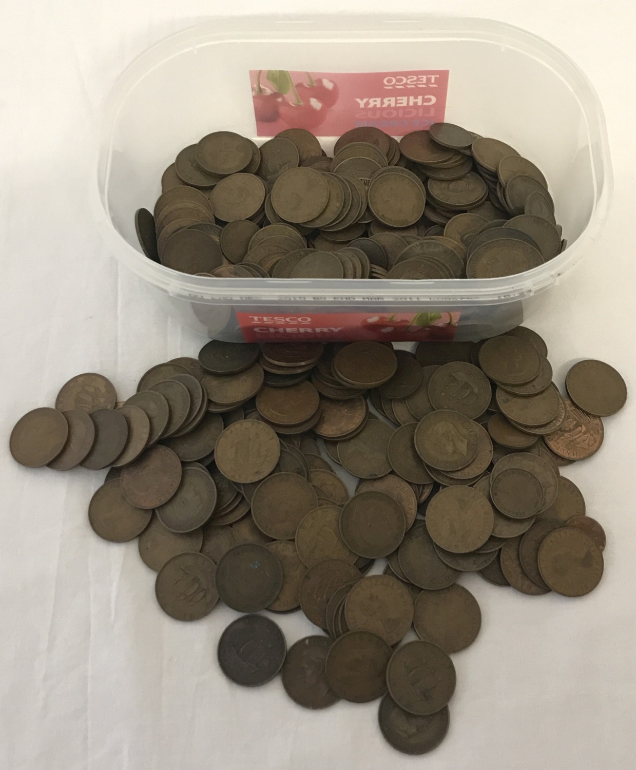 A collection of vintage coins. To include pennies, half pennies and farthings.