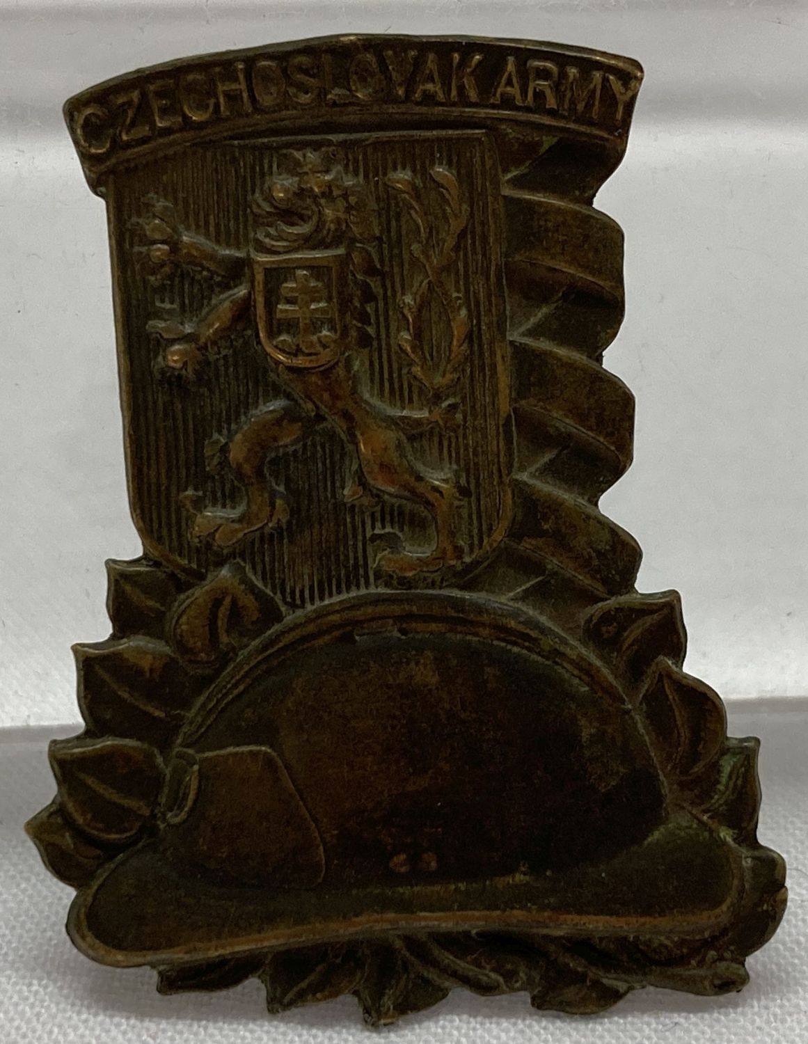 A WWII style Czech army in England lapel badge with pin back fastening.