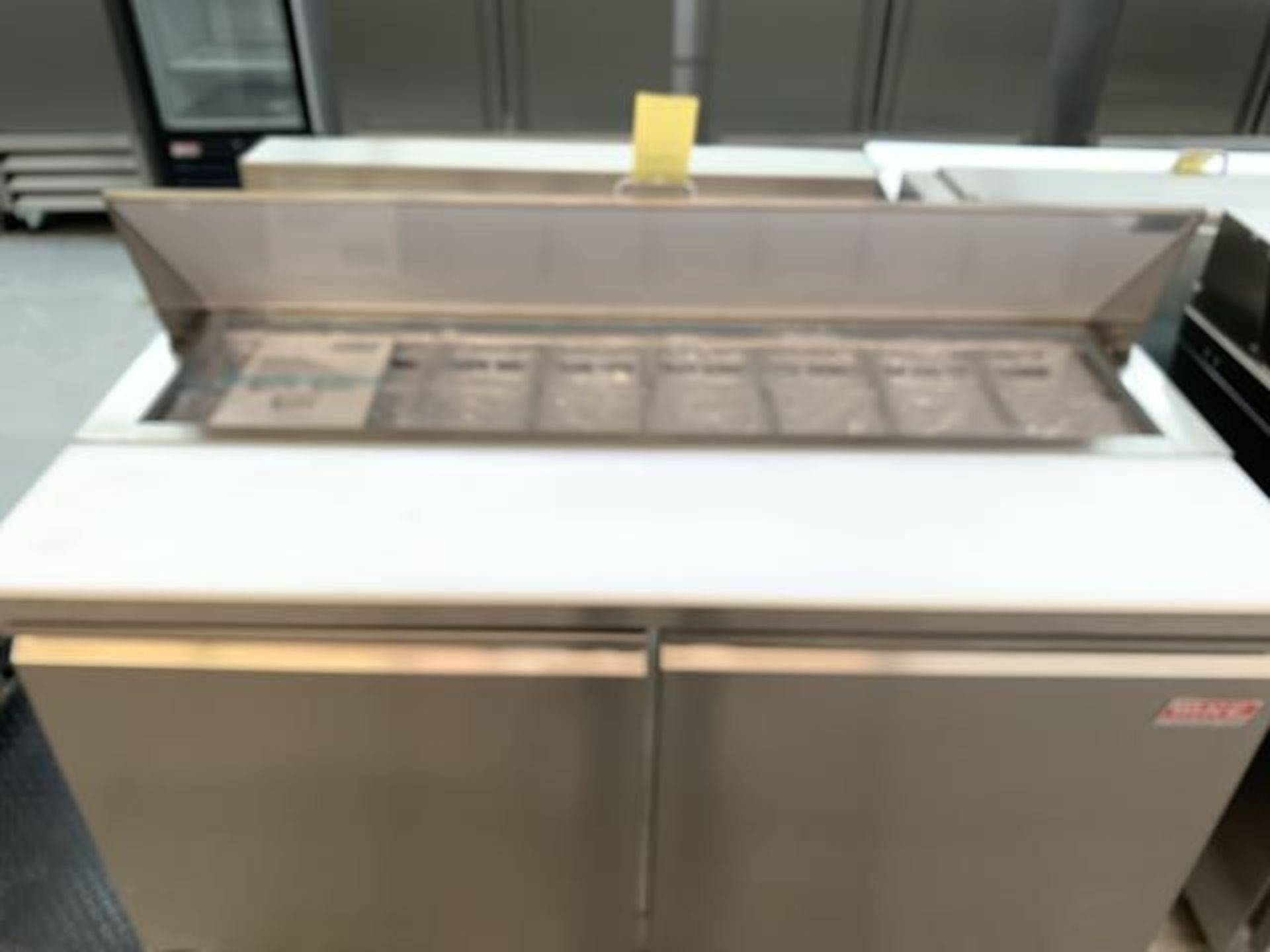 Table préparation MKE -neuf - réfrigérée - 2 portes # ST-61 x 30" - Image 2 of 4
