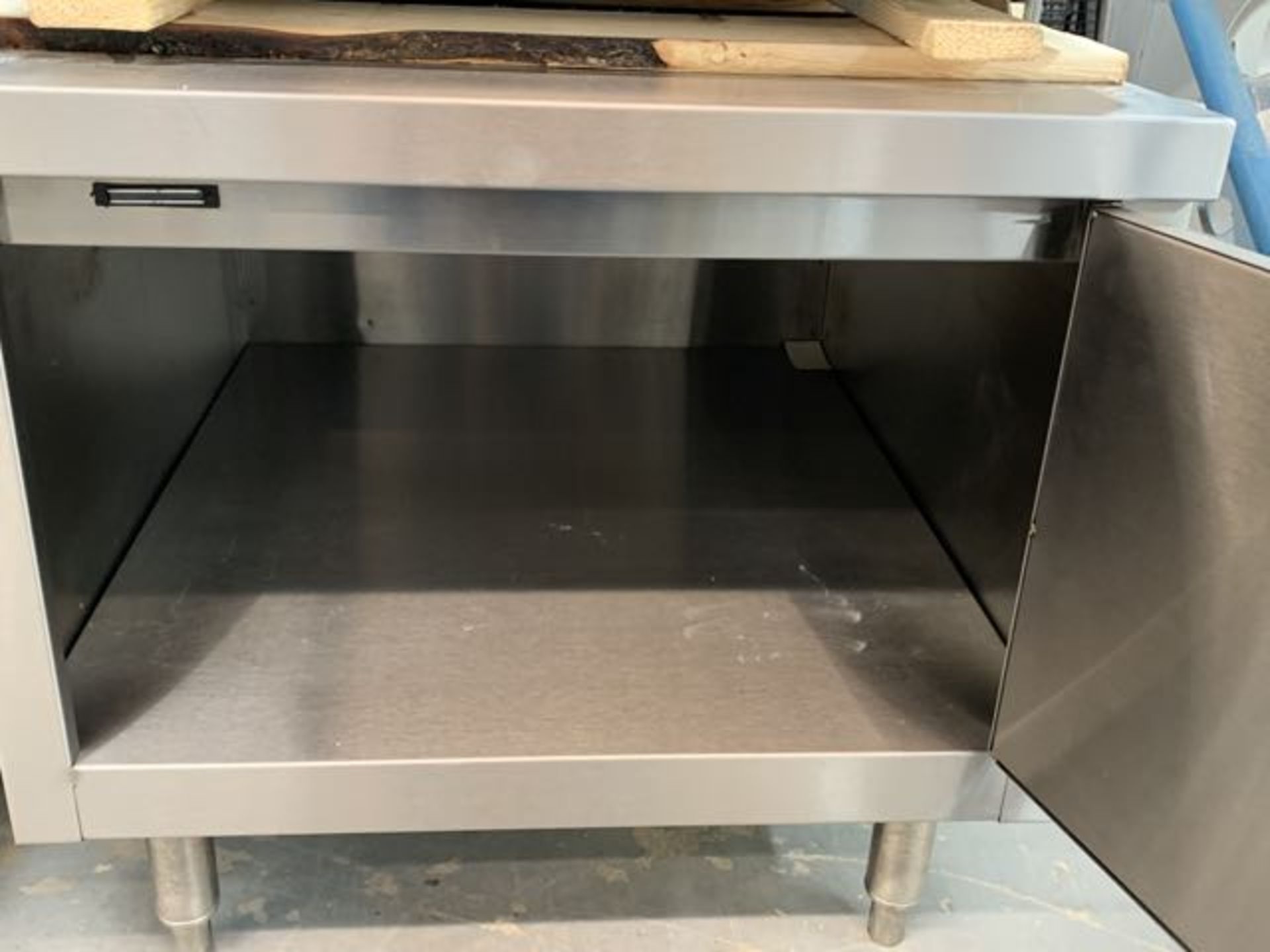 Cabinet acier inox - MKE - neuf - 1 porte - 30 x 26 " - Image 2 of 2