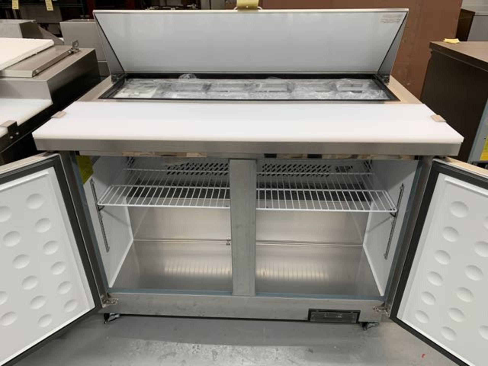 Table préparation MKE -neuf - réfrigérée - 2 portes # ST-48 x 30" - Image 3 of 5