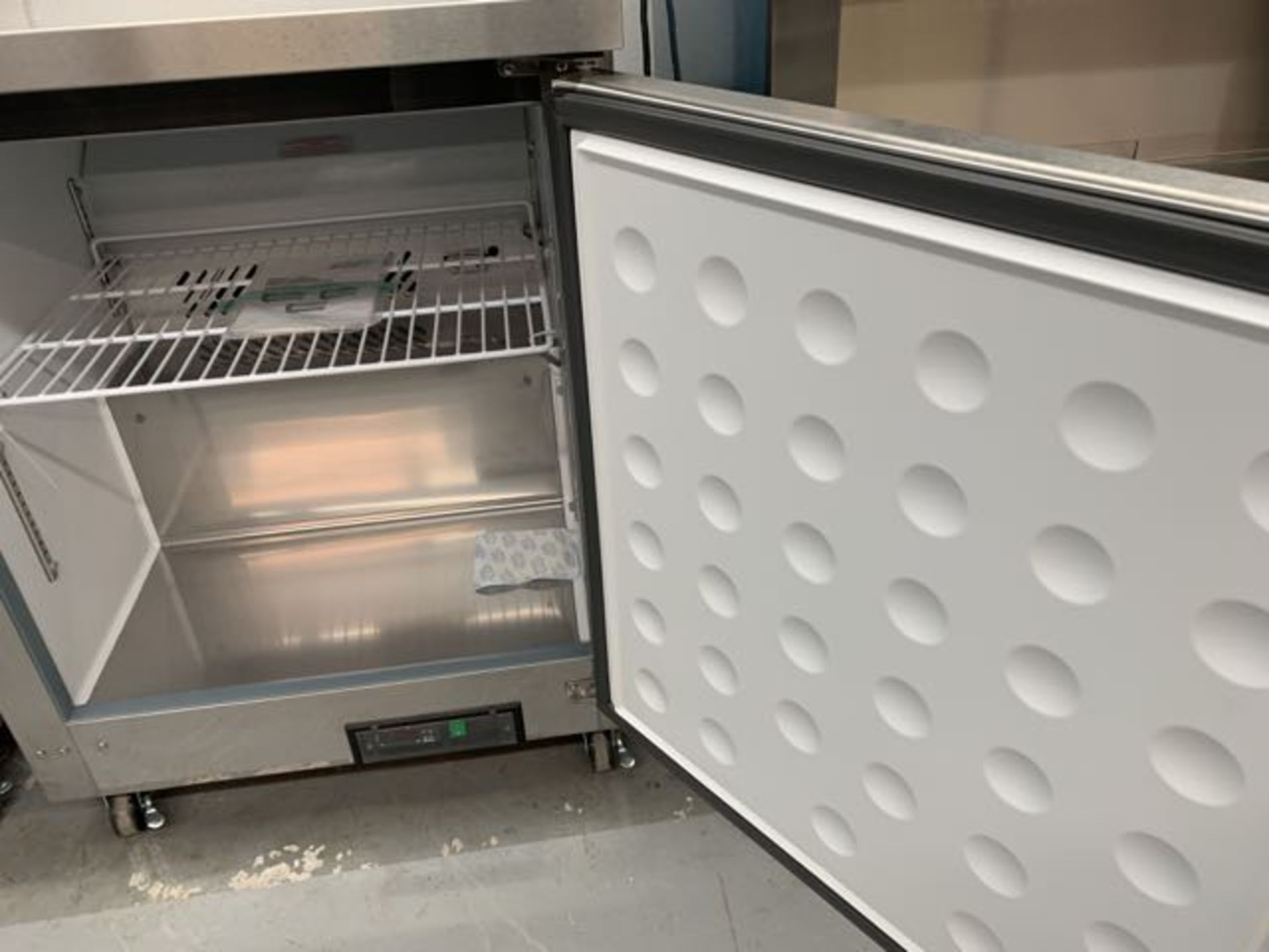 Réfrigérateur sous comptoir MKE - NEUF - 1 porte S/S # LB-27 , 28 x 30 - Image 3 of 5