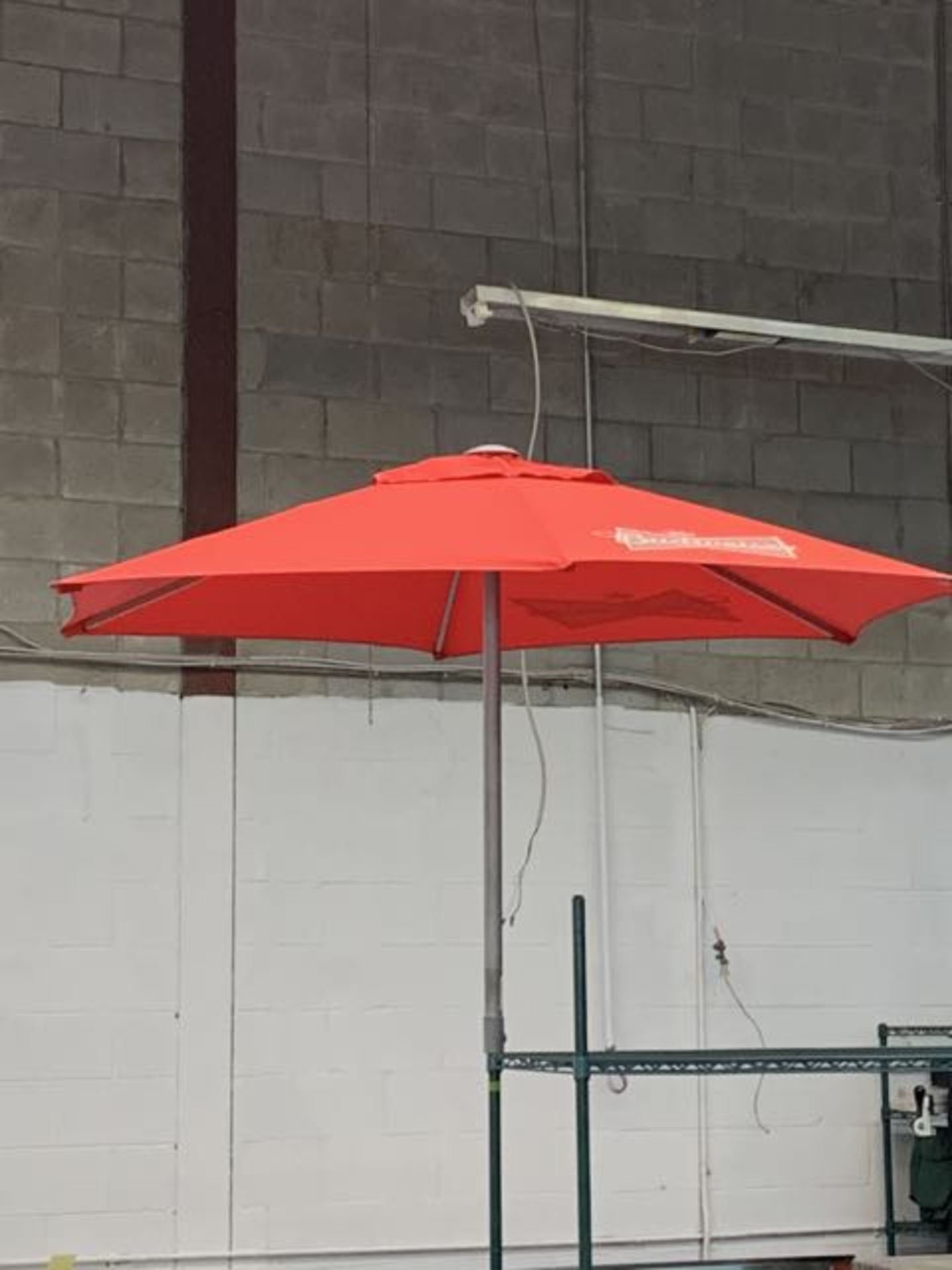 Lot de (2) parasols BUDWEISER -Manque poteau - Image 2 of 2