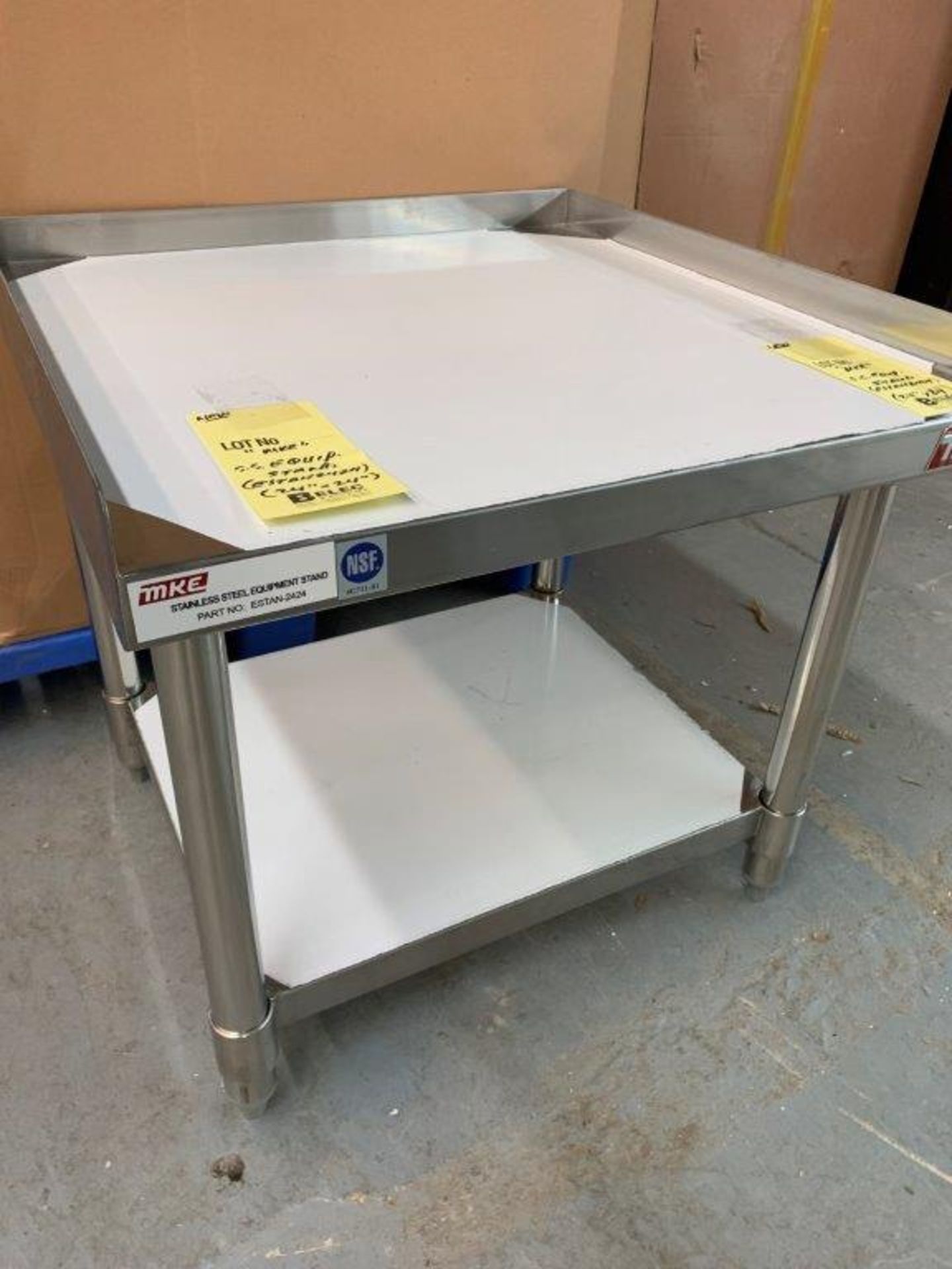 Table base d'équipement MKE - NEUVE # SETAN 2424 - 24 X 24 "