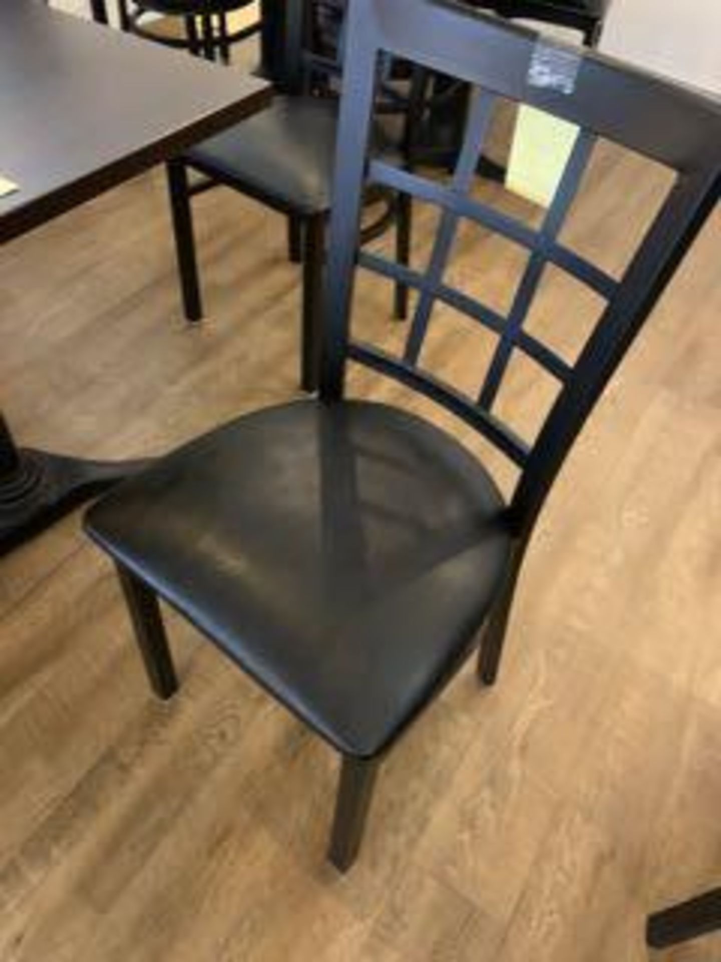 (10) Superbes Chaises de Bistro - comme neuve - metal / cuir