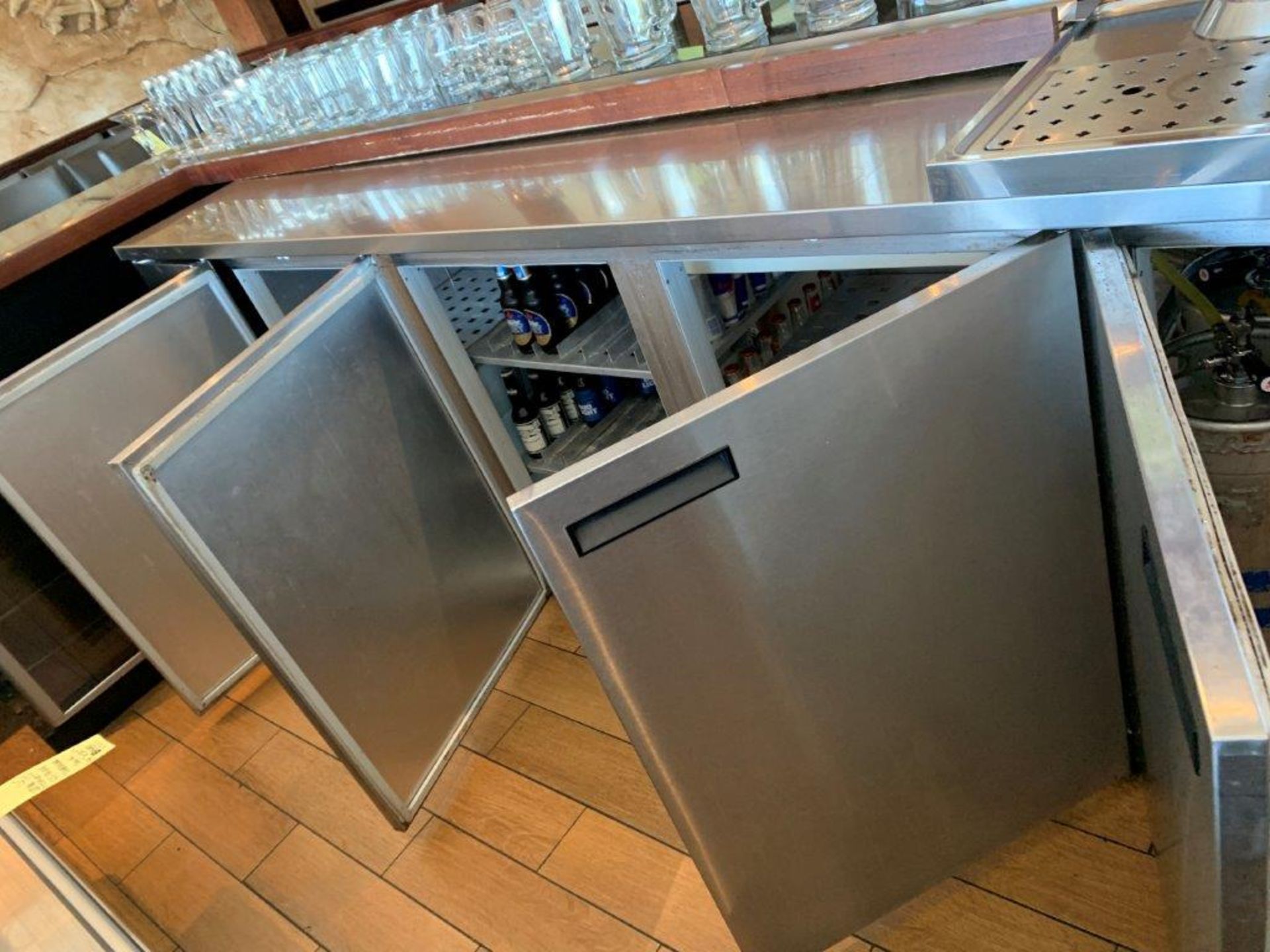 Back bar refrigere 5 portes acier inox. a/ tap biere en fut -12' x 28 "- compresseur intégré - Image 4 of 7