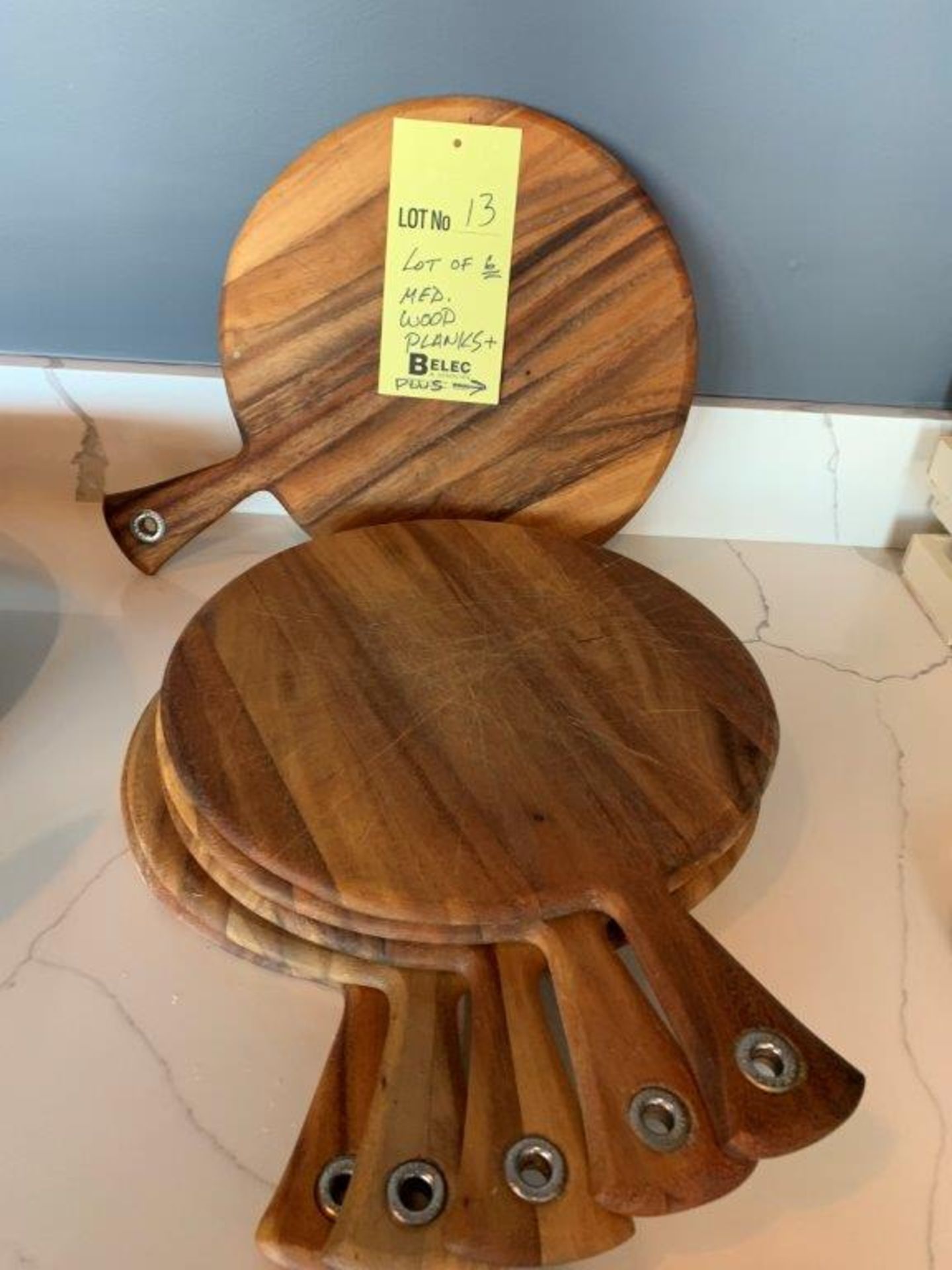 Lot de 6 plateaux en bois + assiettes bois +