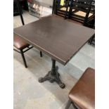 (10) Tables - avec base fer forgé 23 x 22'' - QUANTITÉ x prix misé