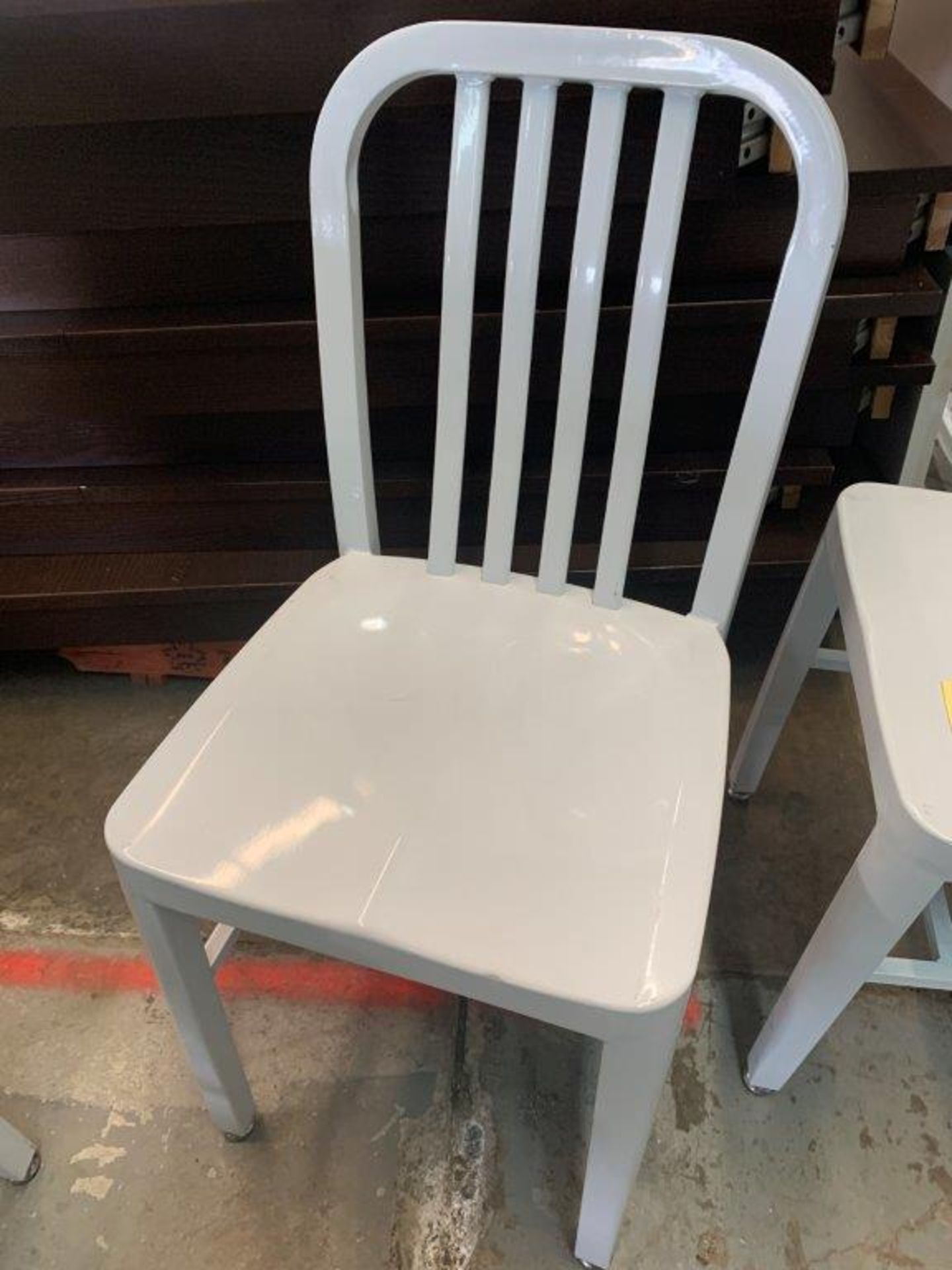 (10) Chaises Bistro, blanches, metal - Comme neuves - QUANTITÉ x prix misé