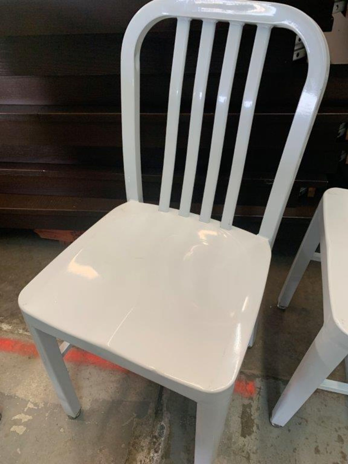 (10) Chaises Bistro, blanches, metal - Comme neuves - QUANTITÉ x prix misé