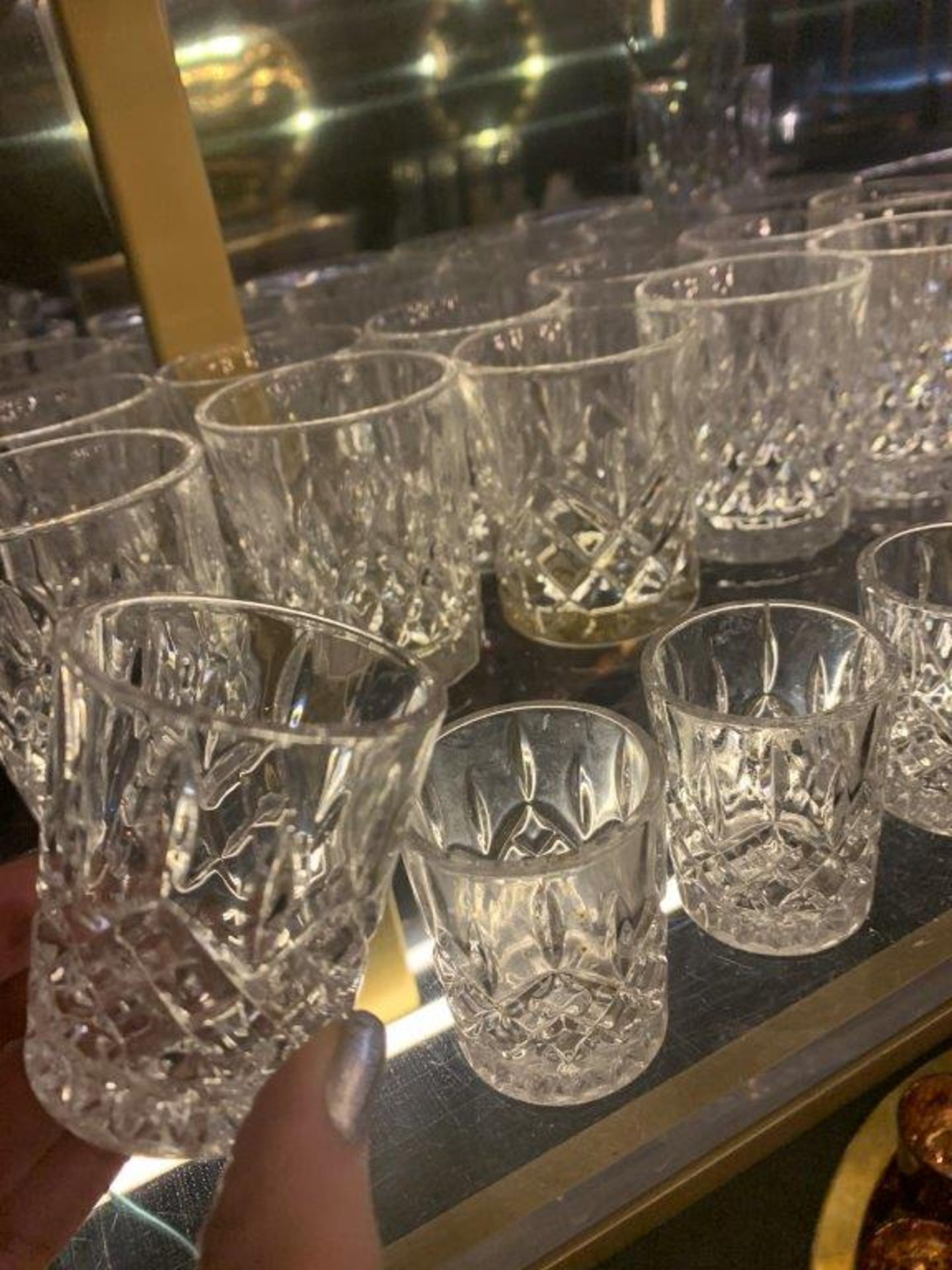 Lot de 9 beau verres + 9 shooters ©