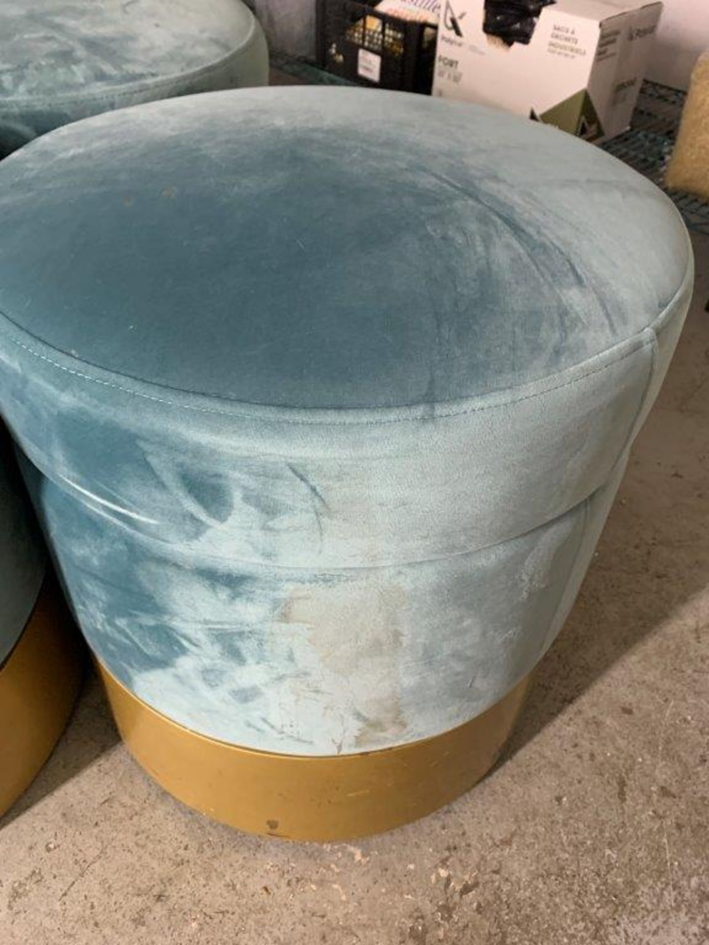 (7) Beaux Pouffes / sièges VELOUR ) en bas -QUANTITÉ x PRIX MISÉ ©