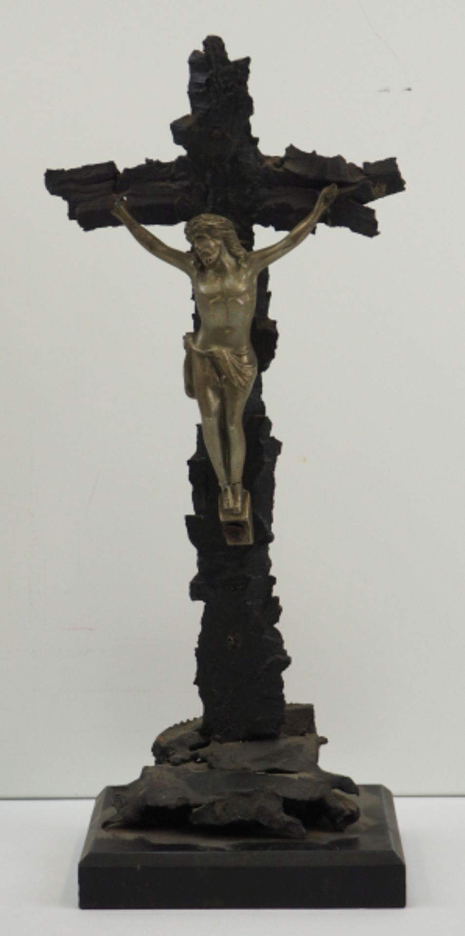 Grabenarbeit - Jesus am Kreuz.
