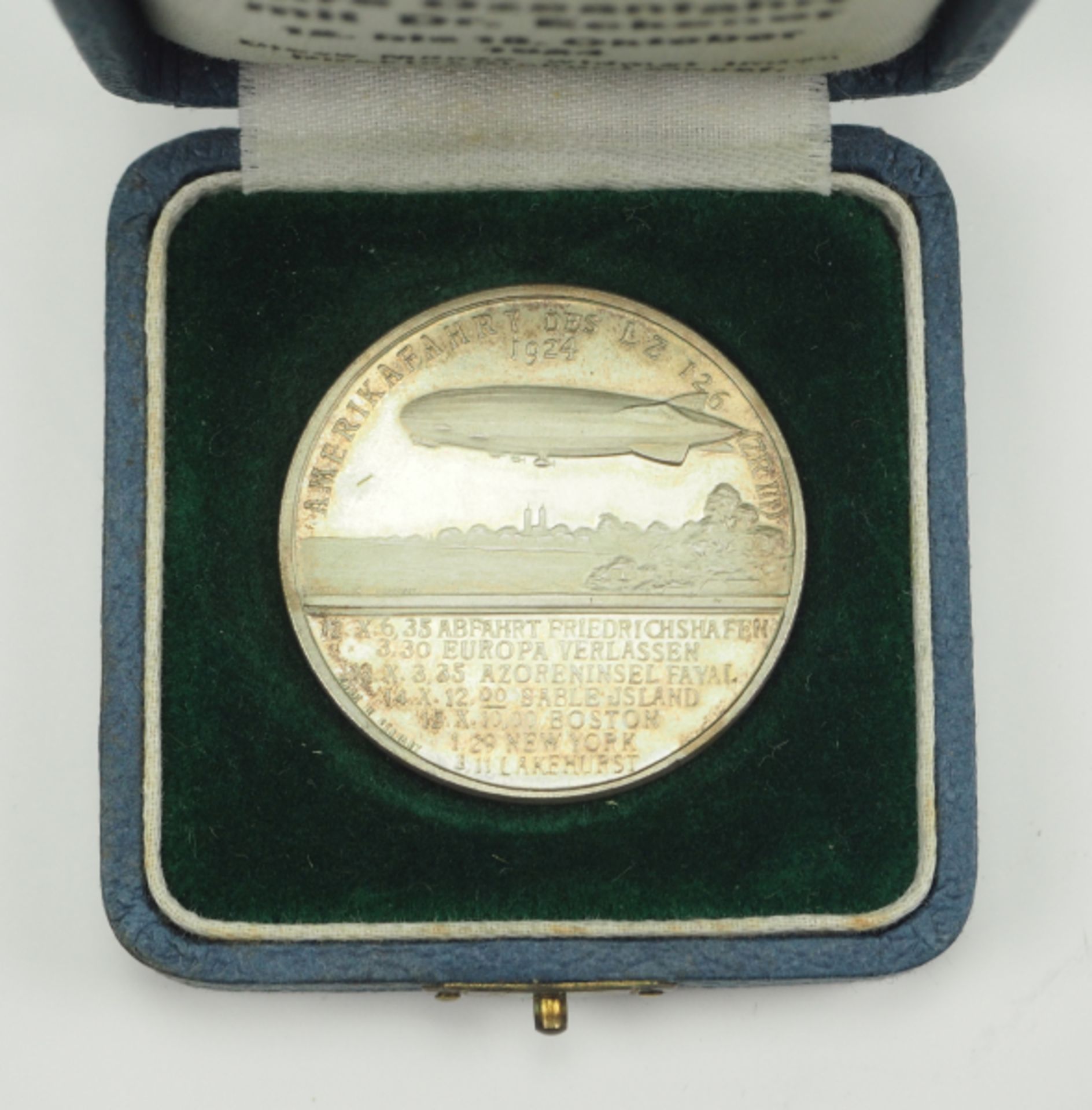 Zepplin: Silbermedaille auf dei Ozeanfahrt mit Dr. Eckener 1924, im Etui. - Bild 2 aus 3