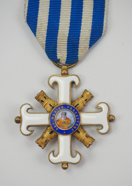 San Marino: Zivil- und Militärverdienstorden vom heiligen Marinus, 2. Modell, Ritterkreuz.