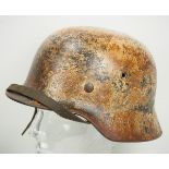 Wehrmacht: Stahlhelm M40 - weiß getarnt.