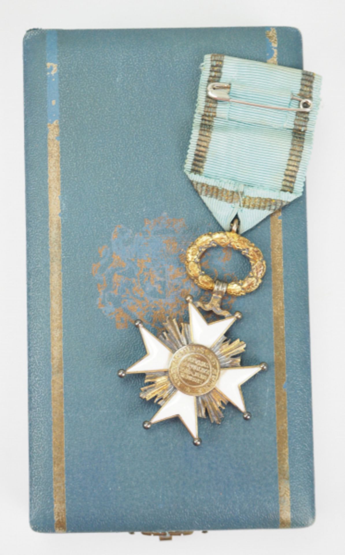 Lettland: Orden der drei Sterne, 1. Modell (1924-1940), Ritterkreuz, im Etui. - Bild 2 aus 2