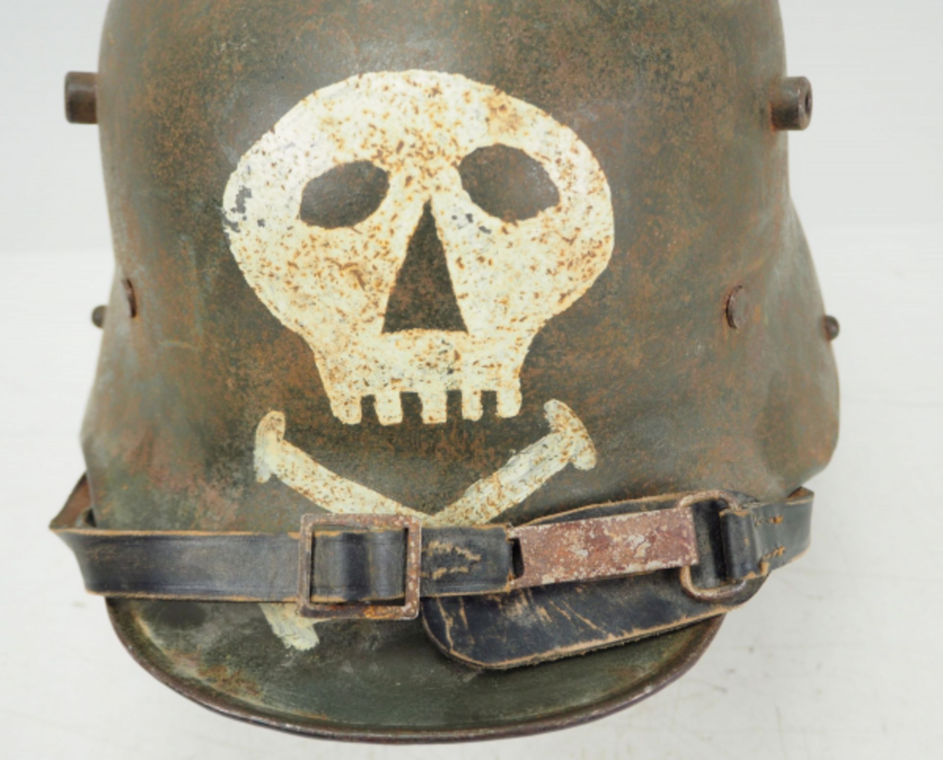 Stahlhelm M16 mit Totenkopf. - Bild 2 aus 5