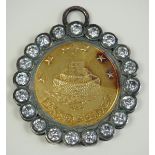 Türkei: Akkon Medaille, in Gold mit Diamanten.Medaille in Gold, in silberner Fassung, diese mit 20 á