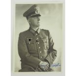 Leeb, Emil.(1881-1969). General der Artillerie und Leiter des Heereswaffenamtes, Kniestück mit