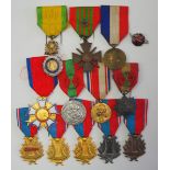 Frankreich: Nachlass eines Veteranen des 2. Weltkrieges.1.) Militärmedaille, 2.) Kriegskreuz,