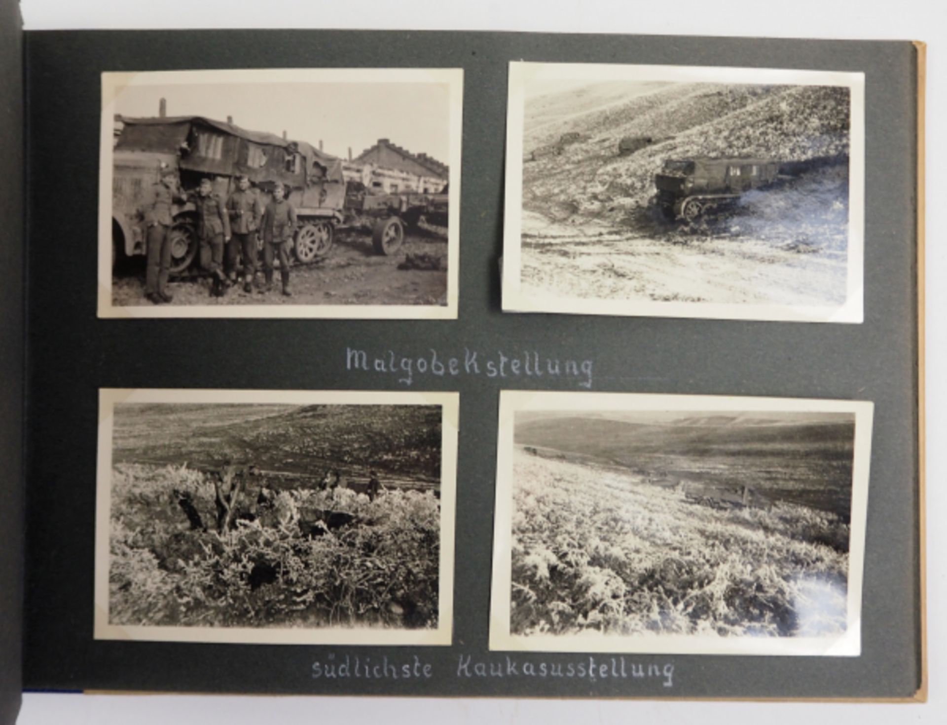 Wehrmacht: Fotoalbum eines Angehörigen der s.s.Artillerie-Abteilung 607.Kartonageeinband, 74 - Image 2 of 8