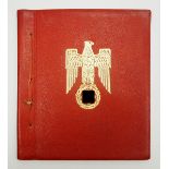 Ledermappe mit Adler und Swastika.Rotes Leder, golden geprägter Adler mit Swastika in den Fängen.