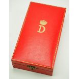 Dänemark: Dannebrog Orden, Großkreuz Etui.Rotes Verleihungsetui, goldene Deckelprägung, im