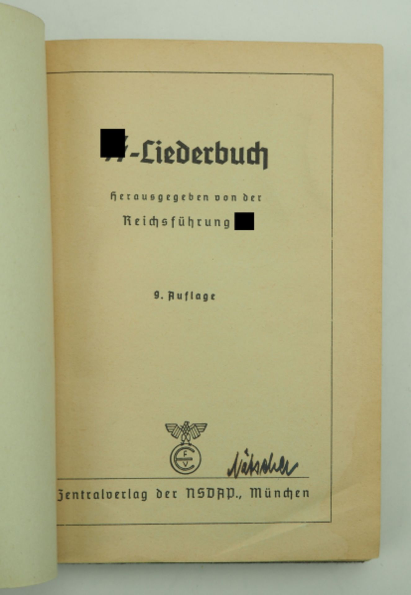 SS-Liederbuch.Zentralverlag der NSDAP, München, o.J. 9. Auflage, geprägter Einband, Bindung mit - Bild 2 aus 4