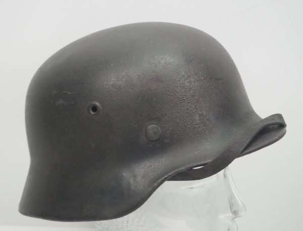 Wehrmacht: Stahlhelm M40.Die Glocke gedunkelt, der Adler (zu ca. 85% erhalten), mit gedunkeltem - Image 3 of 5