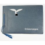 Luftwaffe: Fotoalbum eines Flak-Soldaten.Blauer Einband mit goldener Deckelprägung, 166 Fotos,