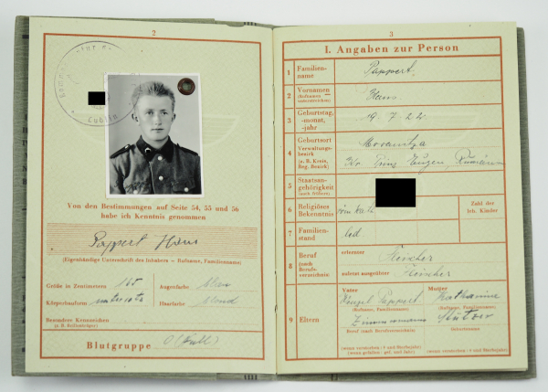 Wehrpass eines volksdeutschen Rumänen und Angehörigen des KZ Wachpersonals von Lublin - Image 4 of 7