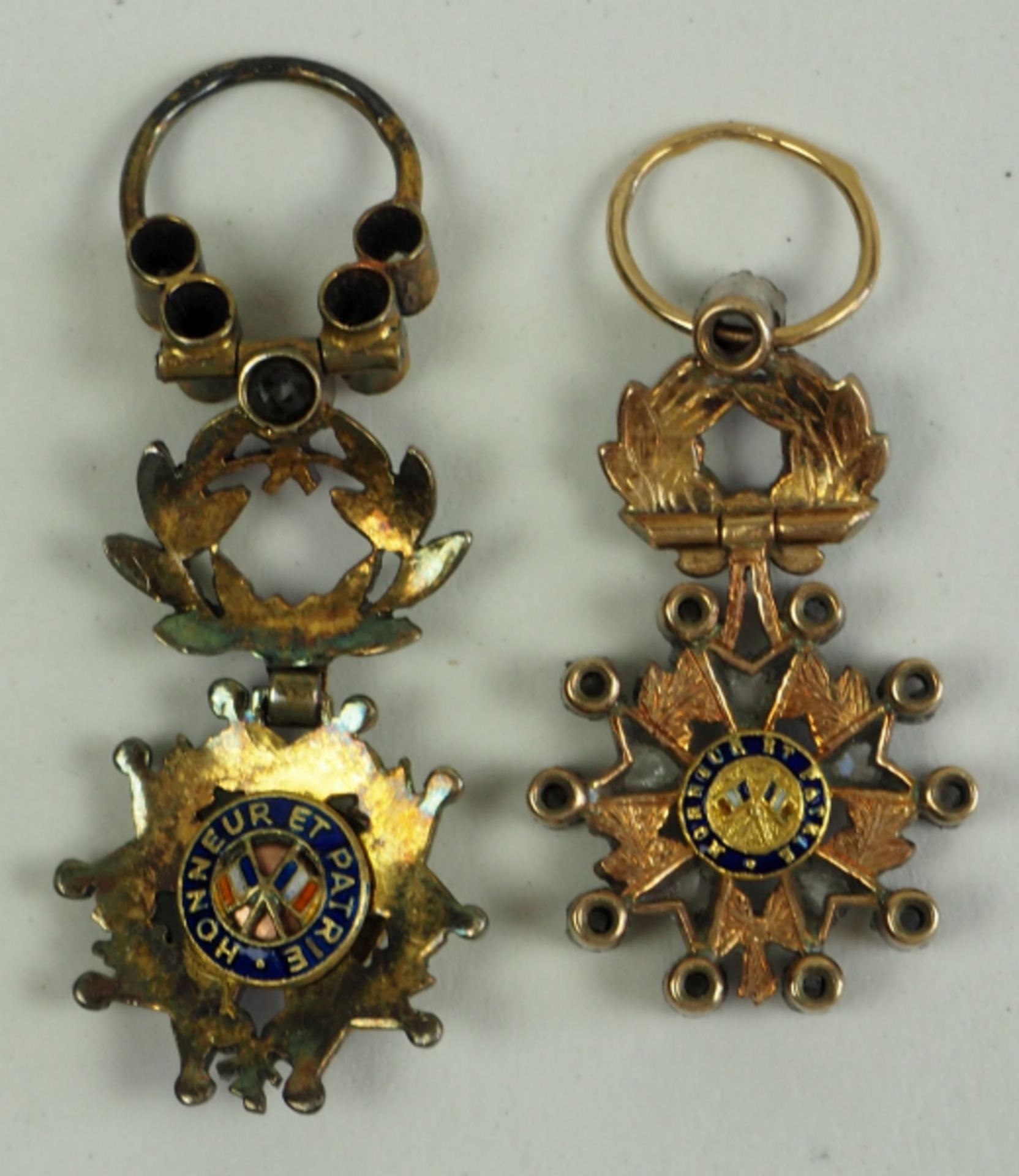 Frankreich: Orden der Ehrenlegion, 11. Modell (seit 1962), Miniaturen mit Brillant-Besatz.Je Gold, - Bild 3 aus 3