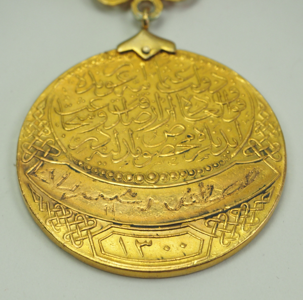 Türkei: Imtiyaz-Medaille, in Gold, mit Säbel- und Datumsspange des Mustafa Raschid Pascha.Gold, - Image 5 of 5