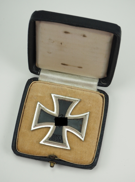 Eisernes Kreuz, 1939, 1. Klasse, im Etui - 15.Geschwärzter Eisenkern, silberne Zarge, polierte