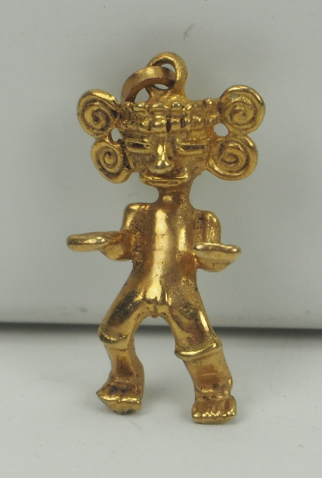 Lateinamerika - Goldfiguren Anhänger.Gold, lokale Fertigung, ungemarkt, Höhe 25 mm, 2,26 g.