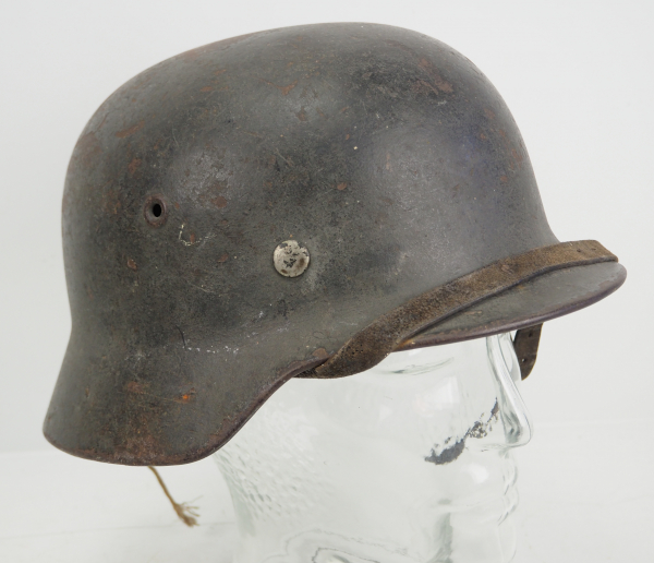 Wehrmacht: Stahlhelm M40.Glocke mit Originallackierung, im Nacken 4885, seitlich ET64 gestempelt, - Image 2 of 4