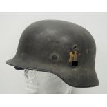 Wehrmacht: Stahlhelm M40 - Doppelemblem.Feldgraue Originallackierung, mit Nationale (zu ca. 35%