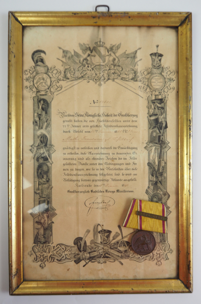 Baden: Felddienstauszeichnung, mit Spange 1870-1871, dazu eine Urkunde.Medaille an Einzelschnalle