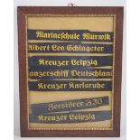 Kriegsmarine: Sammlung Mützenbänder.Verschiedene, in Rahmen, hinter Glas.Zustand: II