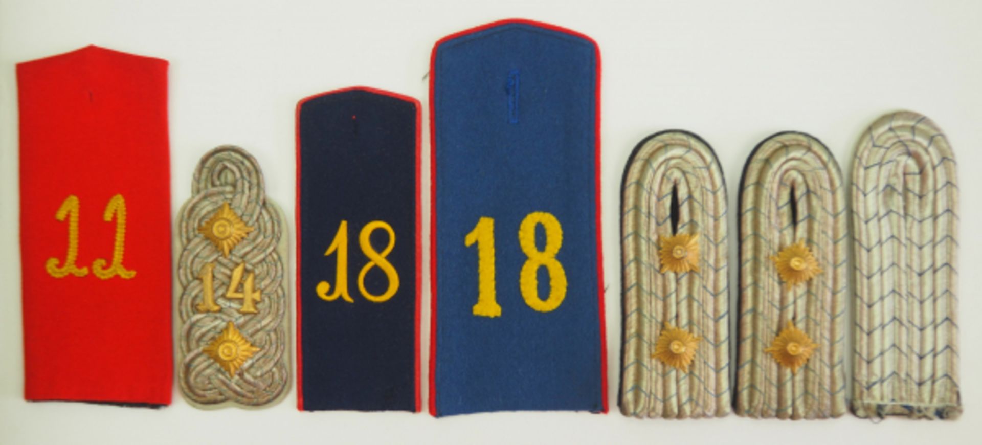 Bayern: Achselstücke und -klappen der Infanterie.1.) 11. Infanterie-Regiment: Mannschaft, 2.) 14.