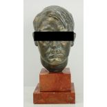 Th. Linz: Adolf Hitler Büste.Bronze, am Halsansatz signiert Th. Linz, Pseudonym des österreichischen