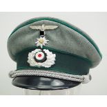 Wehrmacht: Schirmmütze für Offiziere der Gebirgstruppe.Feldgraues Tuch, dunkelgrüner Bund, grüne