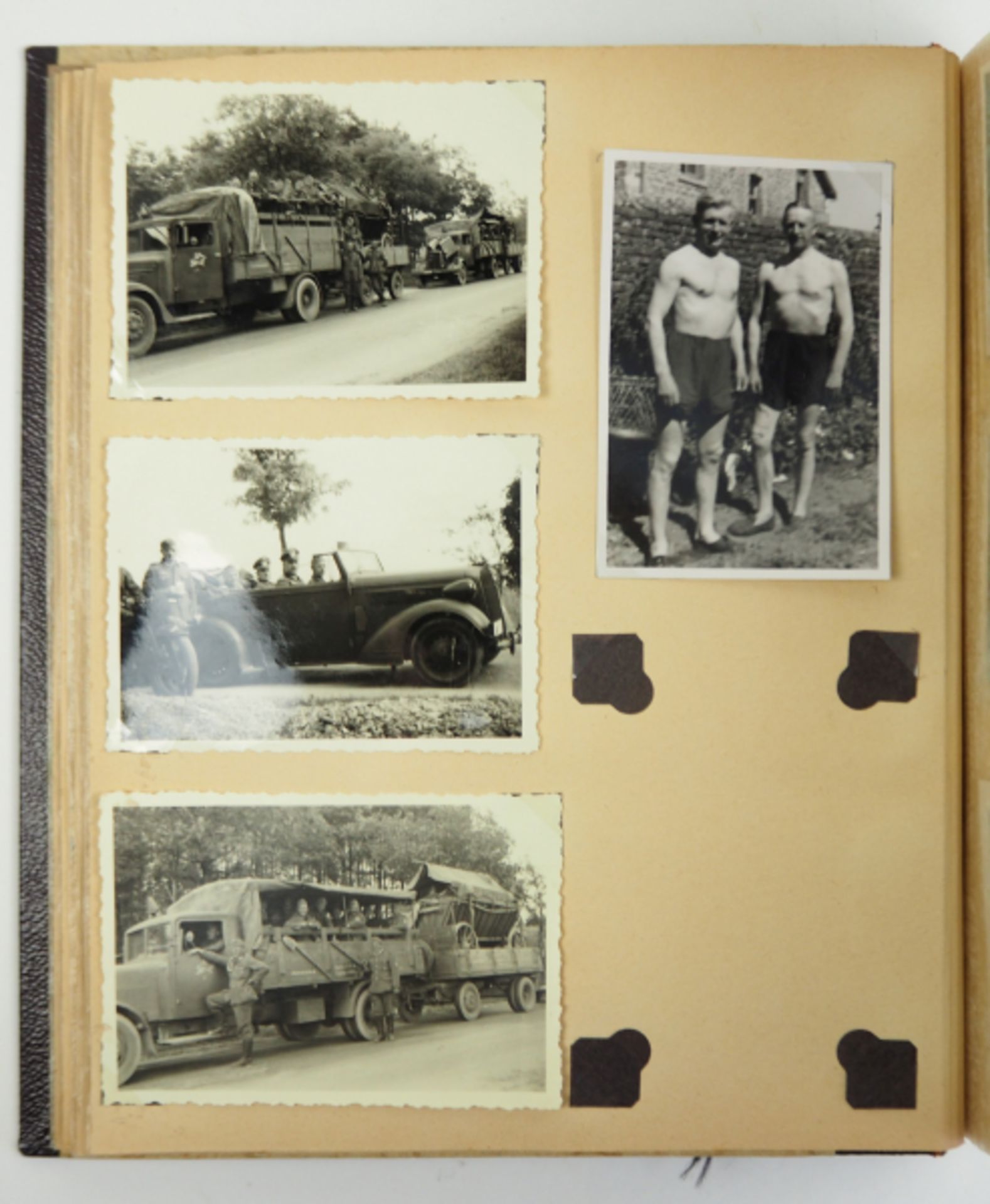 Wehrmacht: Fotoalbum eines langgedienten Offiziers.Halbledereinband, der Adler entnazifiziert, mit - Image 5 of 5