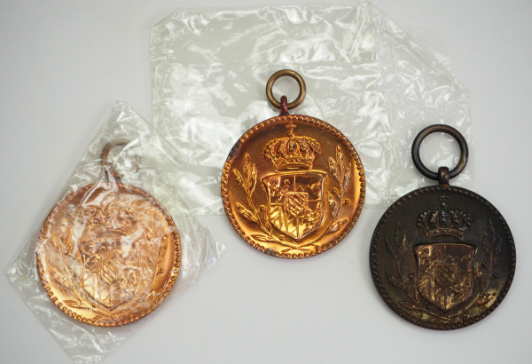 Bayern: Kronprinz Rupprecht-Medaille, in Bronze - 3 Exemplare.Davon 2 verkupfert, eine Bronze. - Image 2 of 2