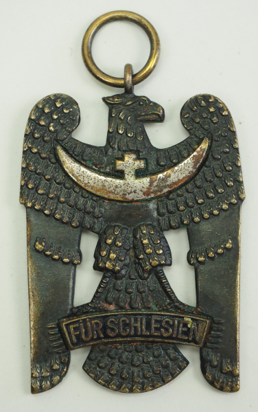 Freikorps: Schlesischer Adler, 2. Stufe.Buntmetall vergoldet, teilweise emailliert, an Ring.Zustand:
