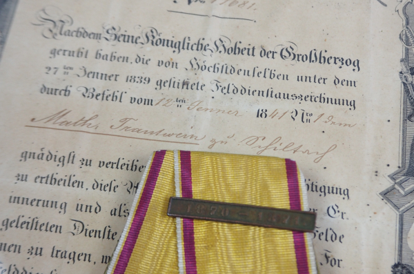 Baden: Felddienstauszeichnung, mit Spange 1870-1871, dazu eine Urkunde.Medaille an Einzelschnalle - Image 3 of 3