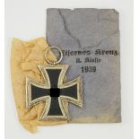 Eisernes Kreuz, 1939, 2. Klasse, in Tüte.Geschwärzter Eisenkern, silberne Zarge, polierte Kanten, in