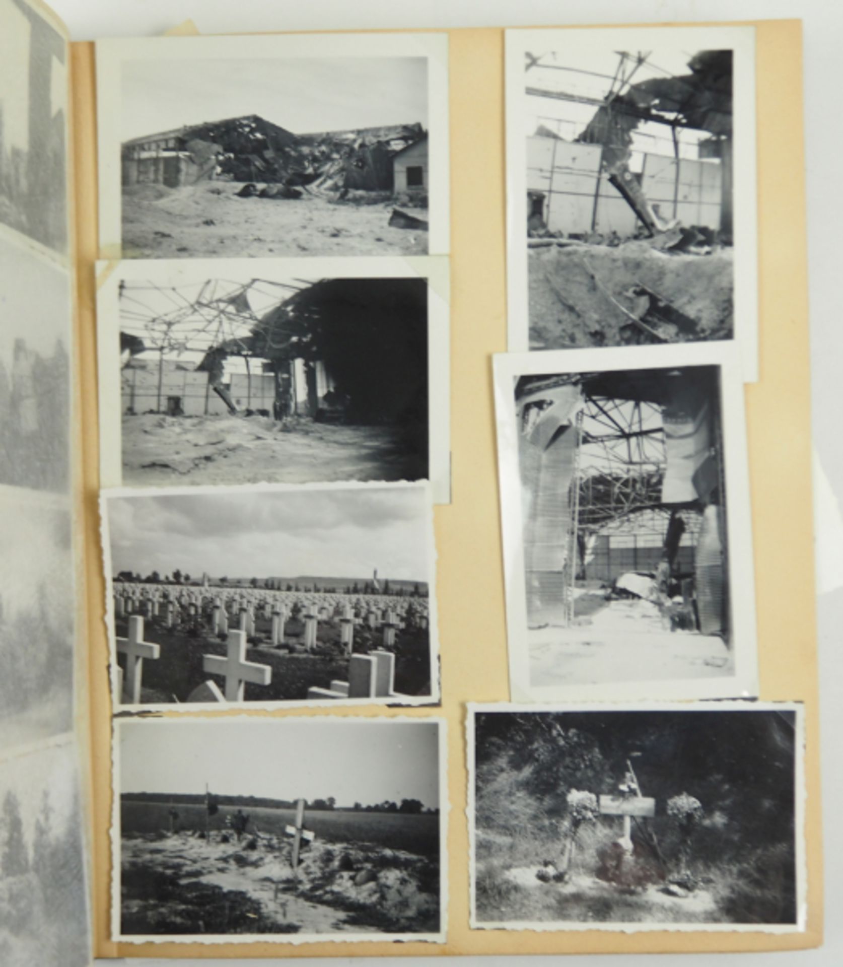 Wehrmacht: Fotoalbum eines langgedienten Offiziers.Halbledereinband, der Adler entnazifiziert, mit - Image 3 of 5